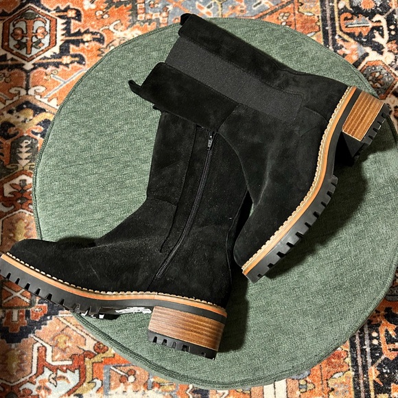 Black suede chunky heel midi boots size 7.5 NEVER WORN - Picture 1 of 5